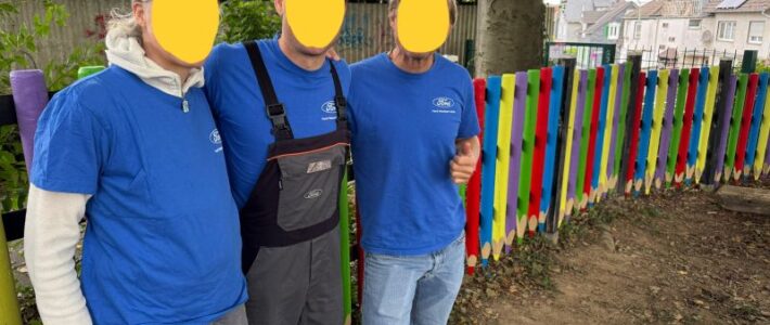 Streichen und Erhöhung unseres Buntstiftzauns – „aus alt macht schön…“